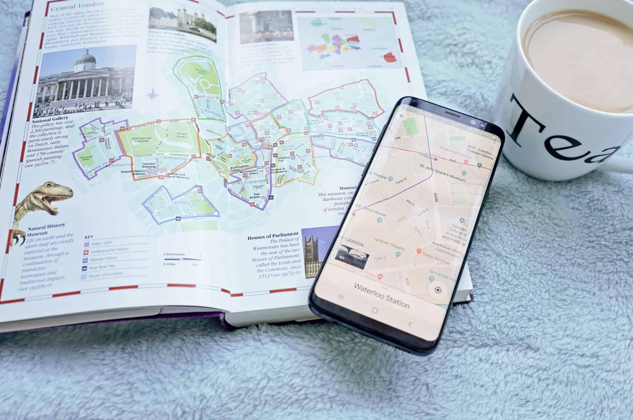 Planeamento férias telemovel smartphone mapa google maps