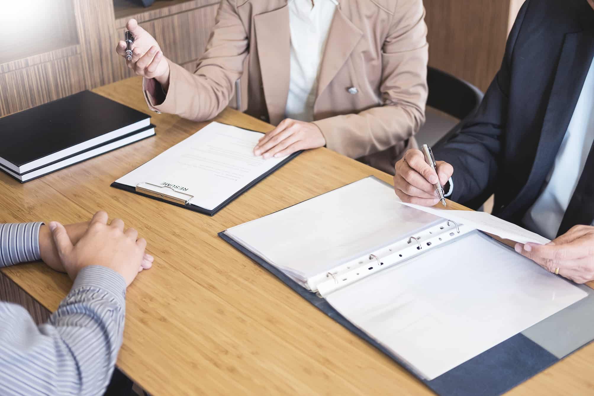 Entrevista de trabalho contrato