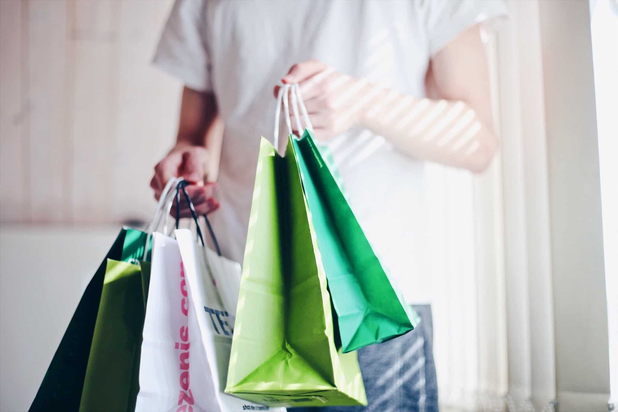 Consumismo_compras_sacos