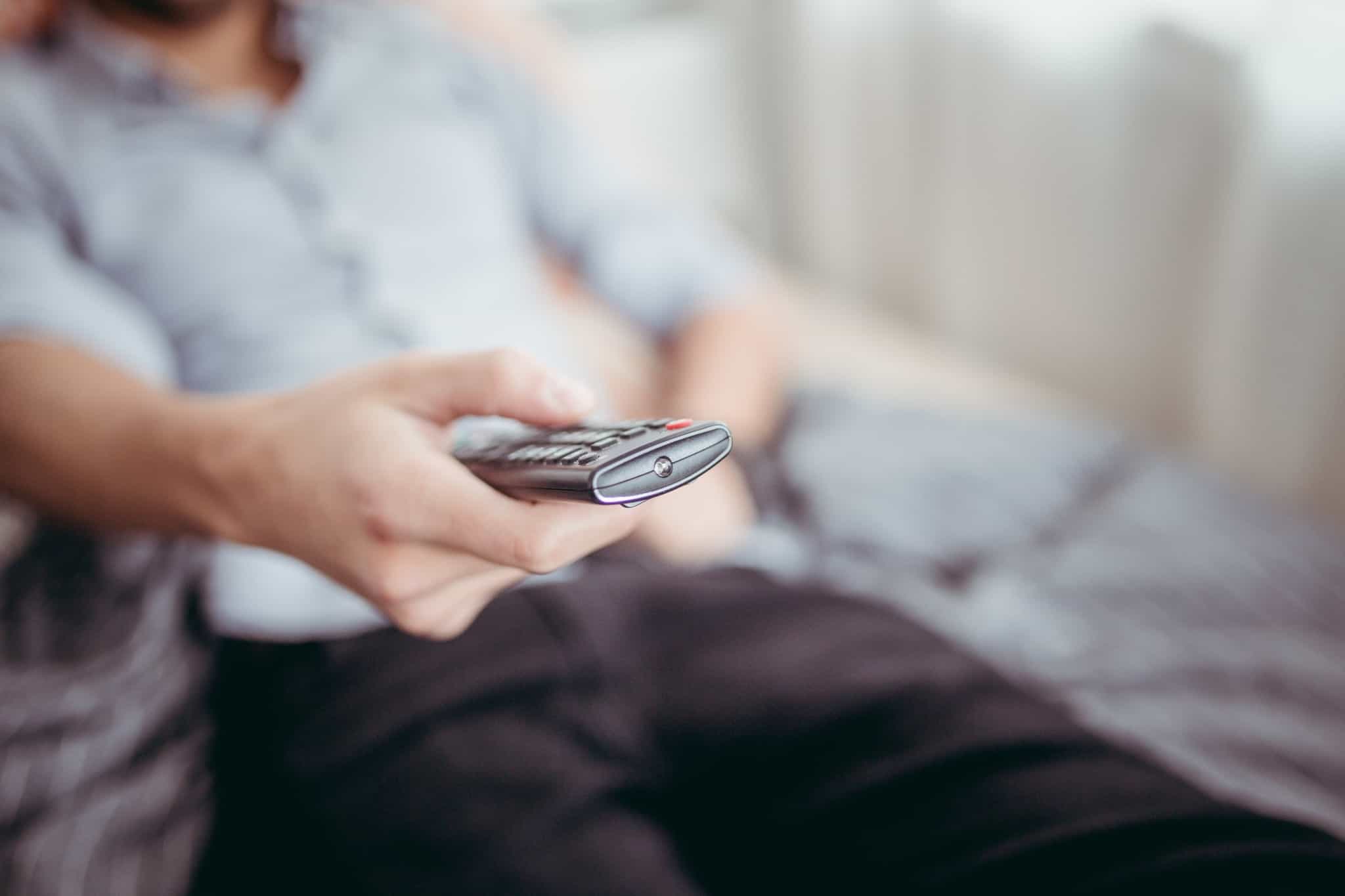 controlo remoto para mudar canal de televisão