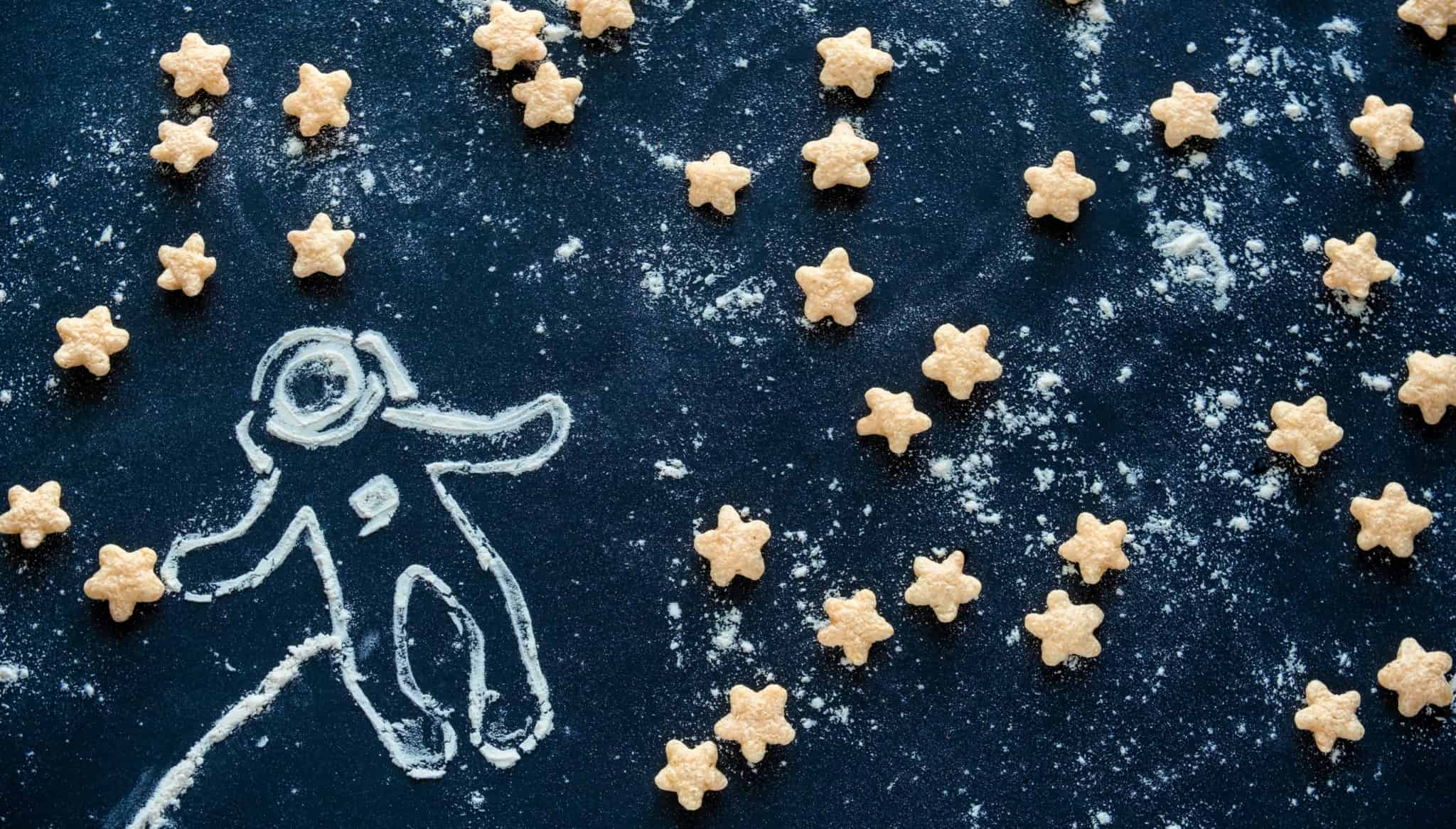 Astronauta desenhado a giz e cereais estrelitas