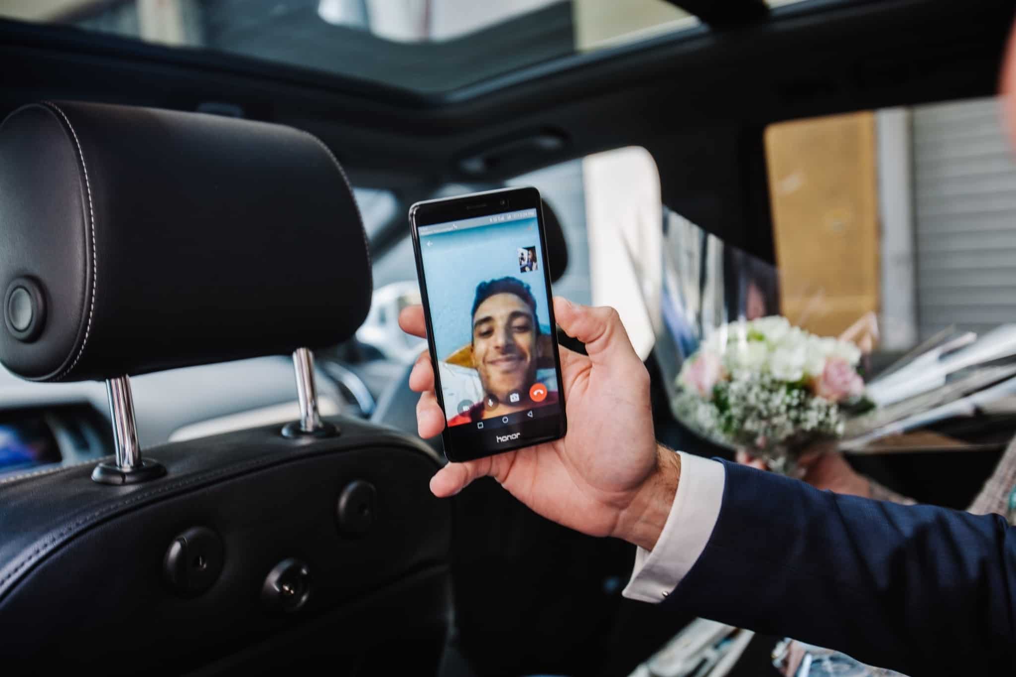 video conferencia em telemovel no carro