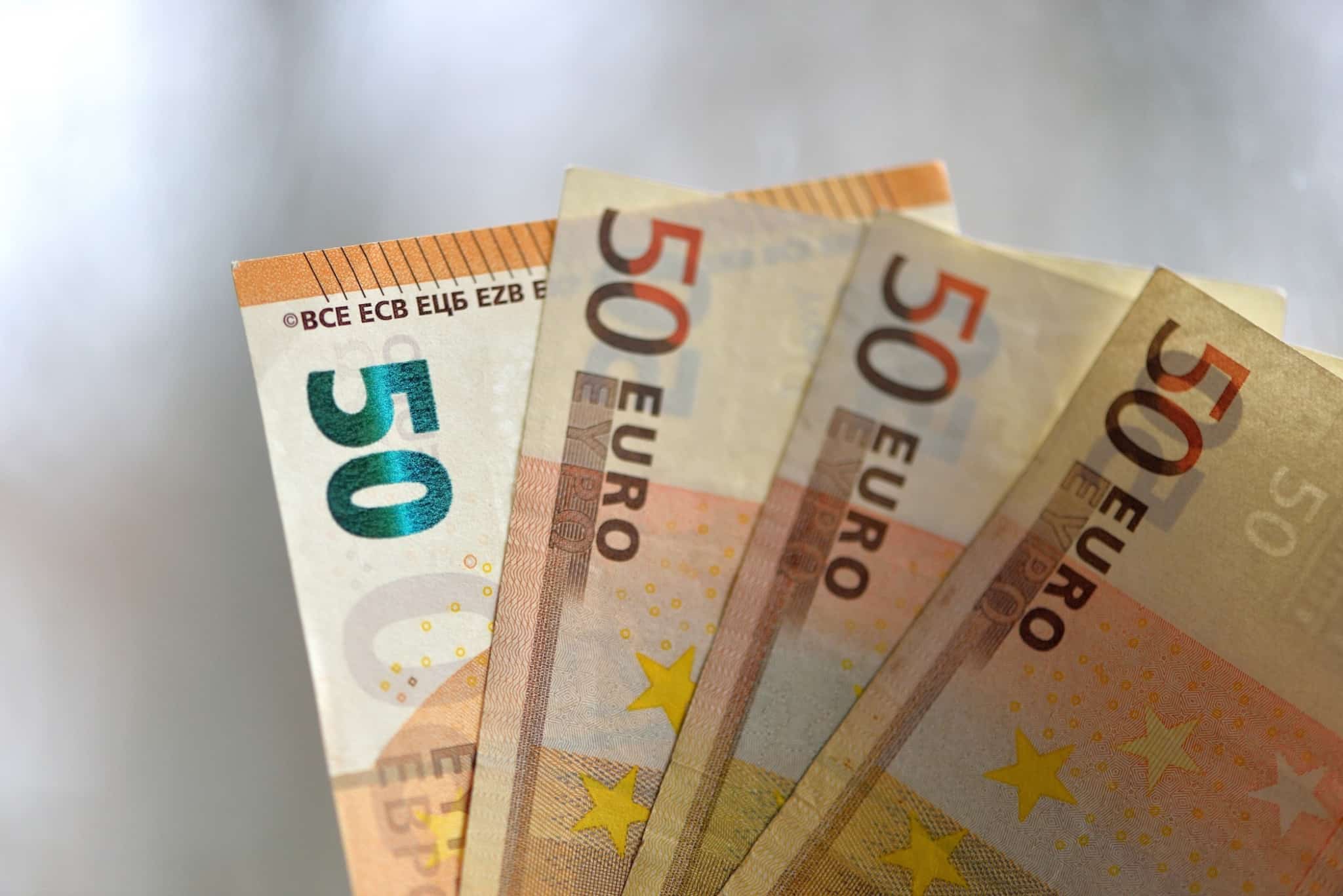 Quatro notas de 50 euros