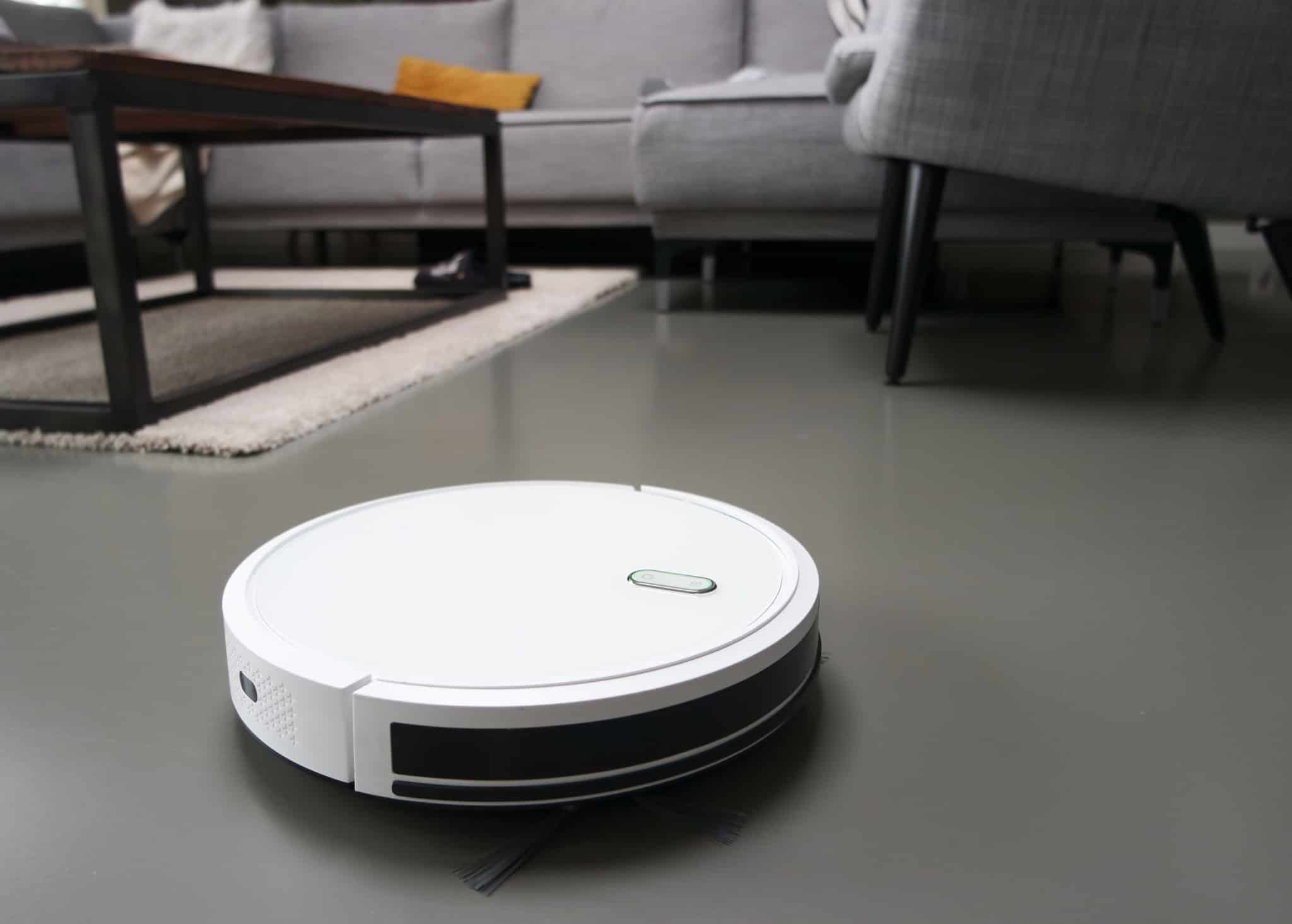 aspirador robot a aspirar a sala