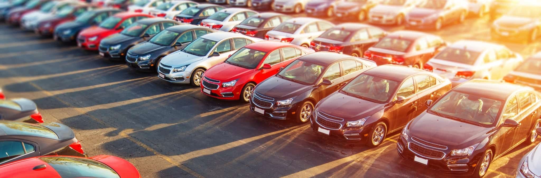 carros estacionados lado a lado