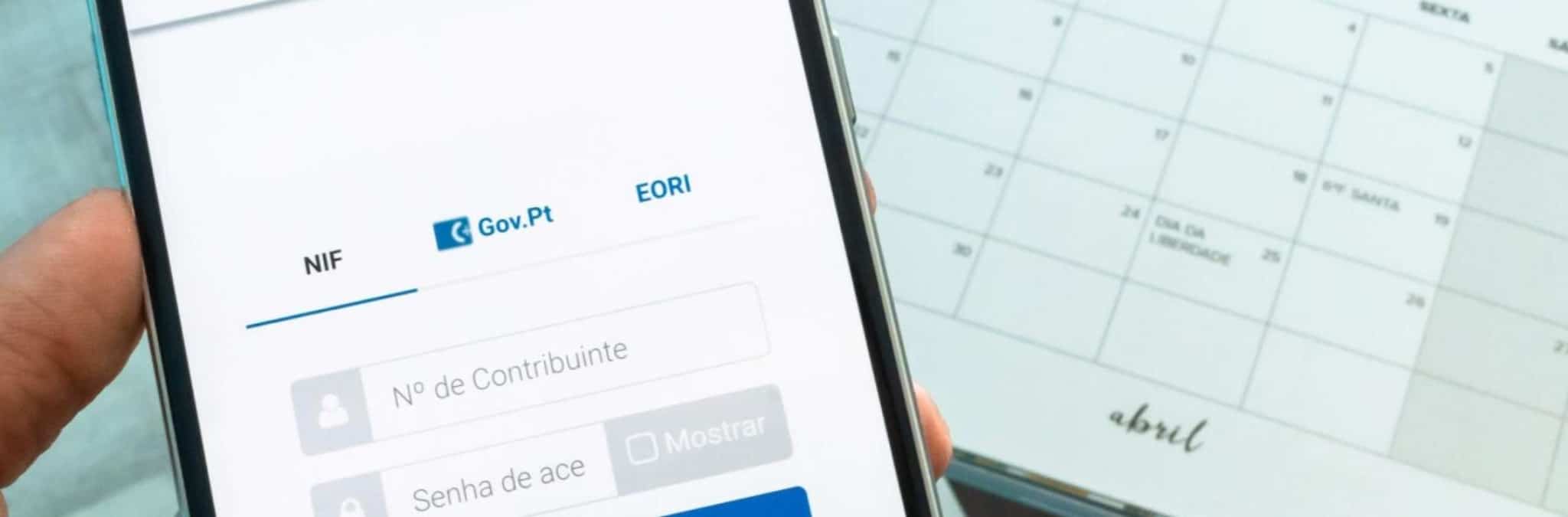 portal das finanças no telemóvel e agenda no fundo