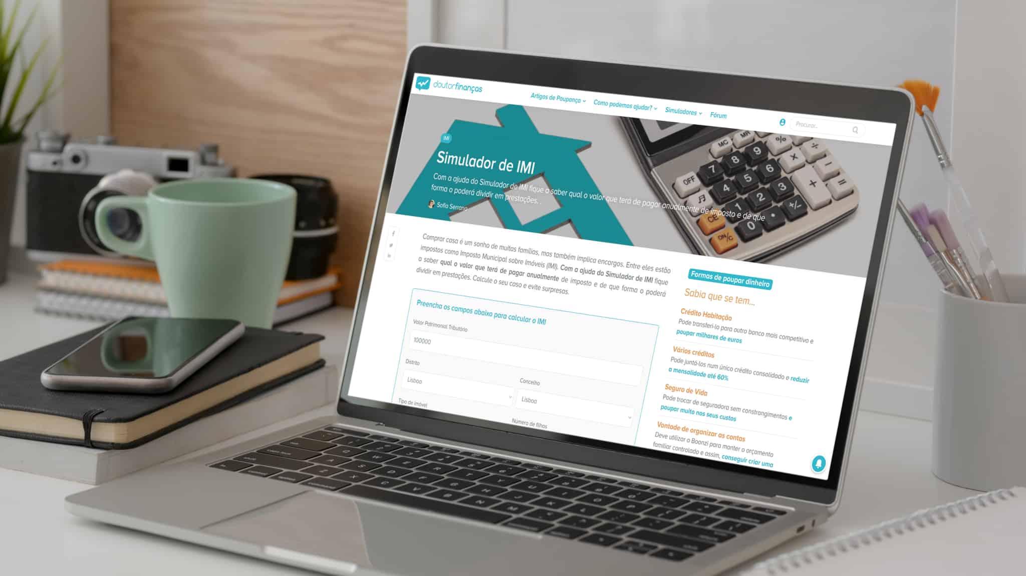 Computador com a página do Simulador de IMI do doutor Finanças aberto