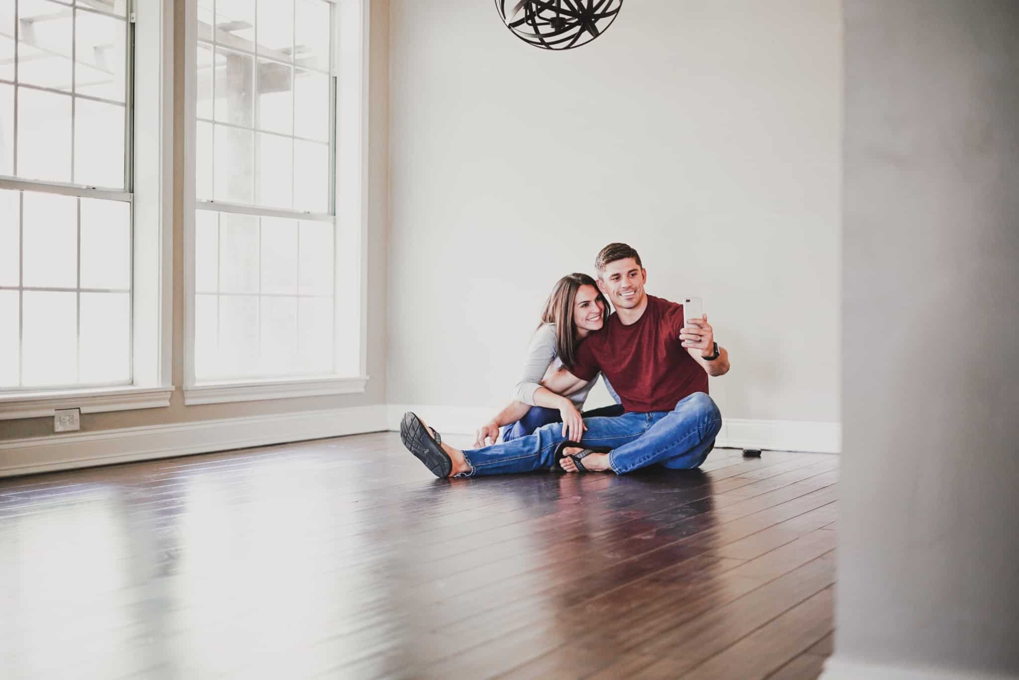 casal na sua casa nova