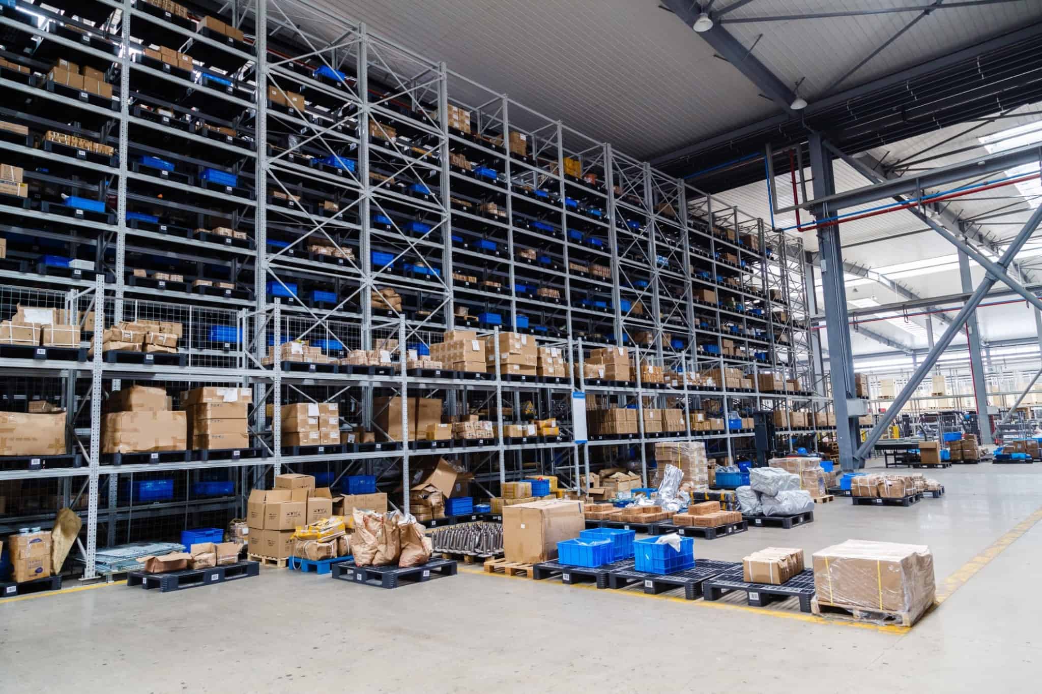 armazém onde estão guardadas várias encomendas para serem distribuídas