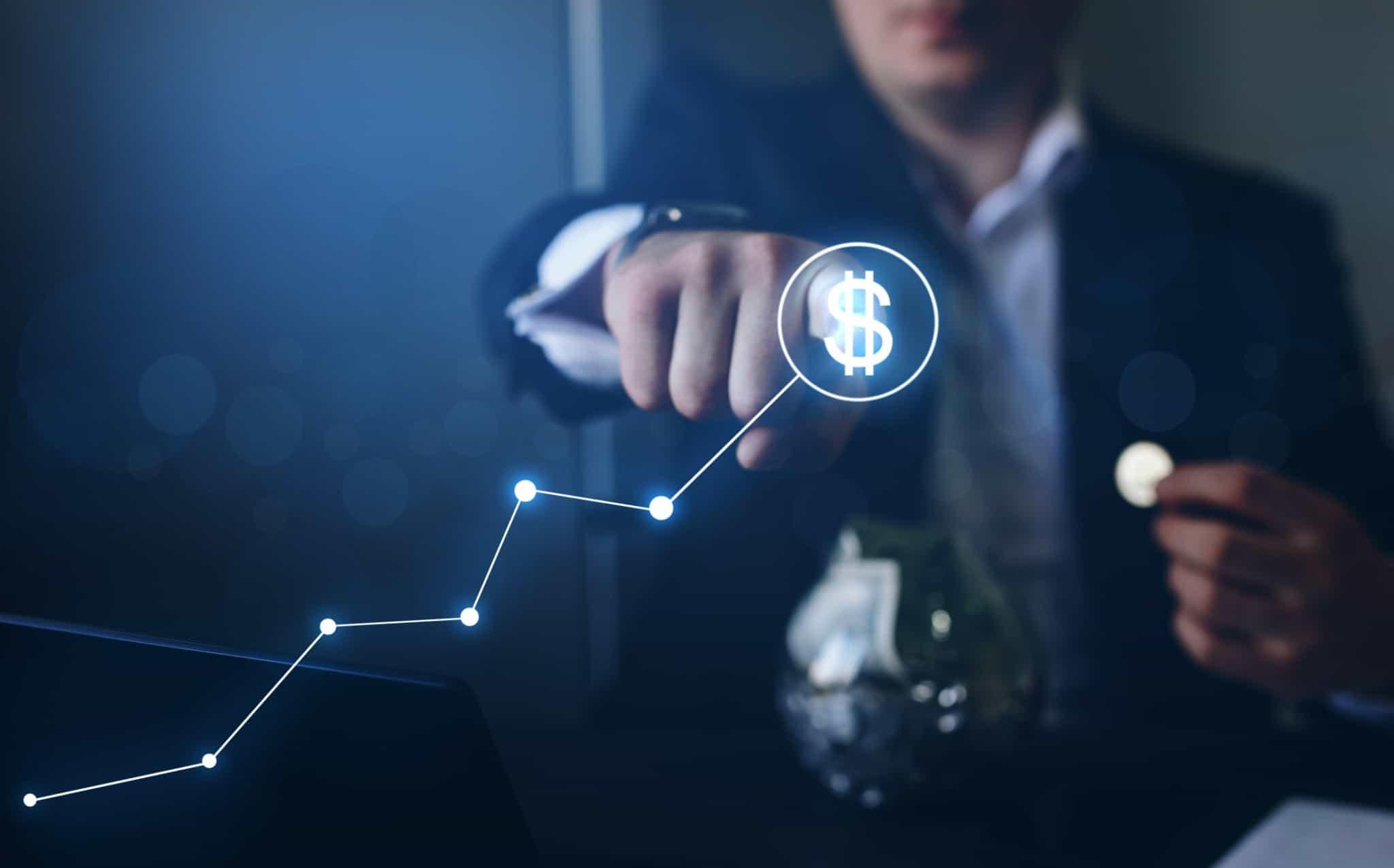 Reflexo de um gráfico que mostra a evolução positiva de um investimento que termina no símbolo de dólar
