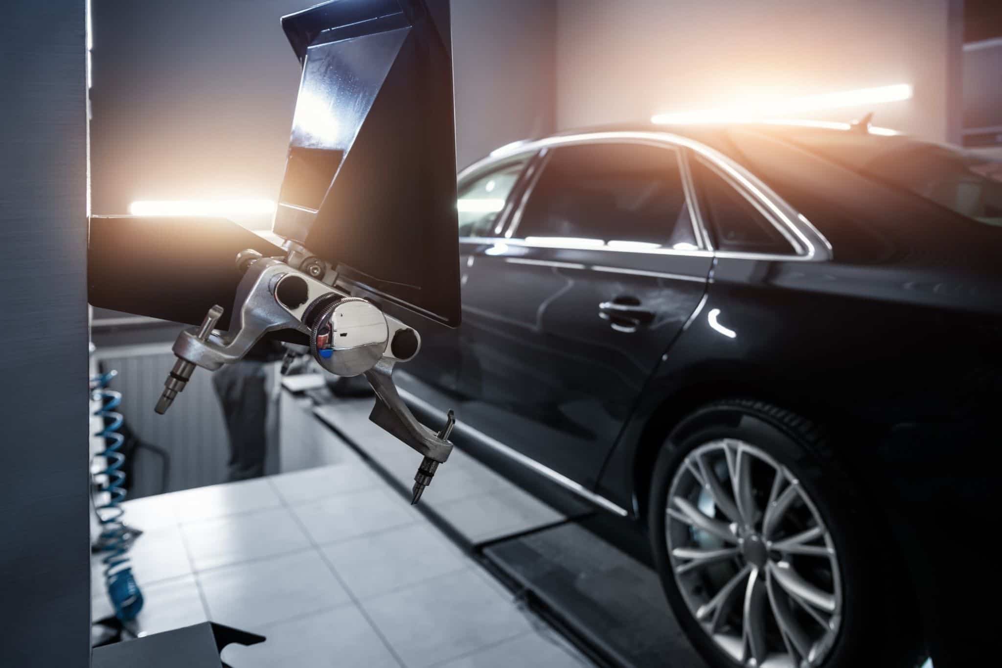 Carro durante uma inspeção automóvel