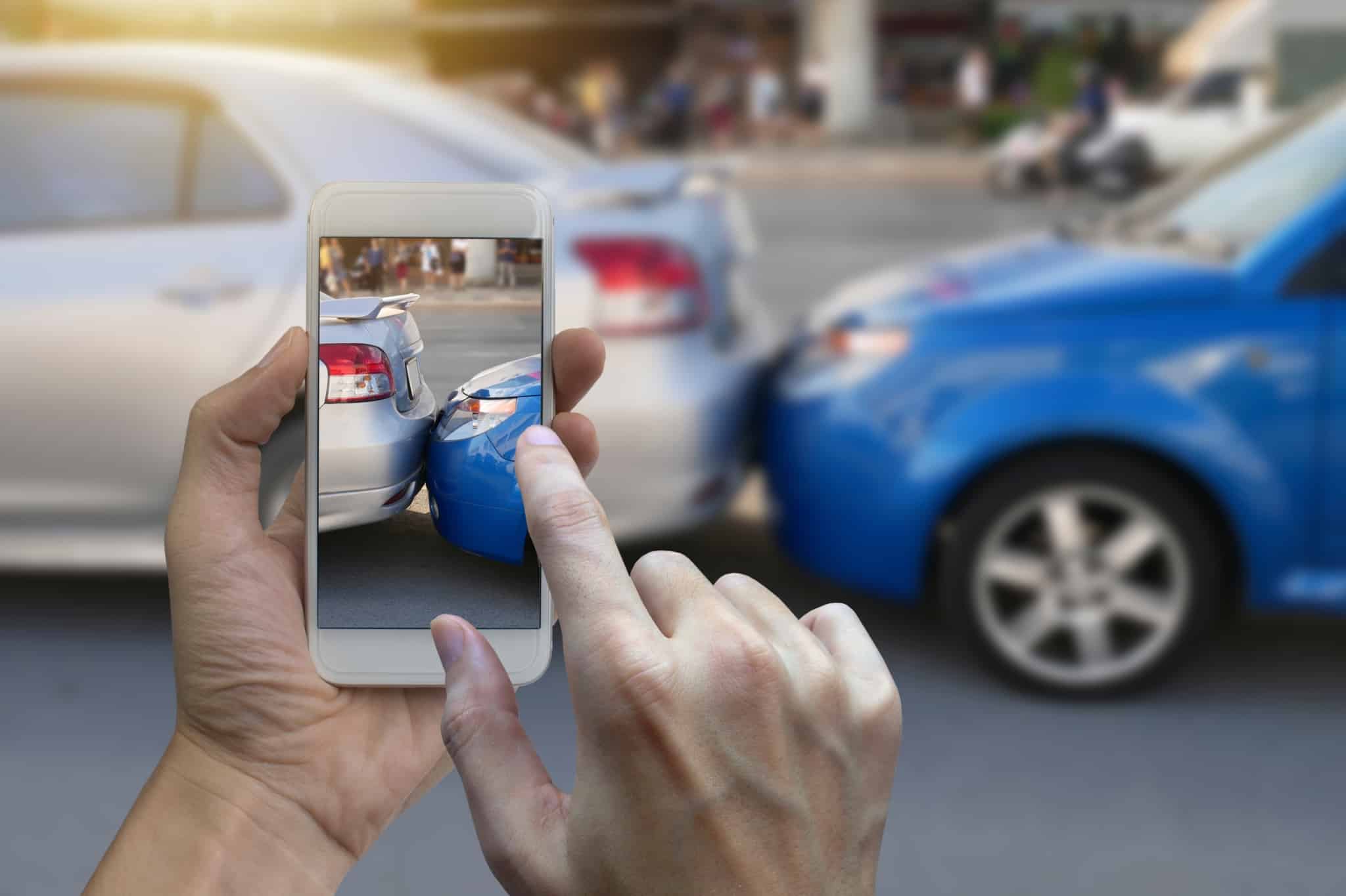 sinistro automovel fotografado por telemovel