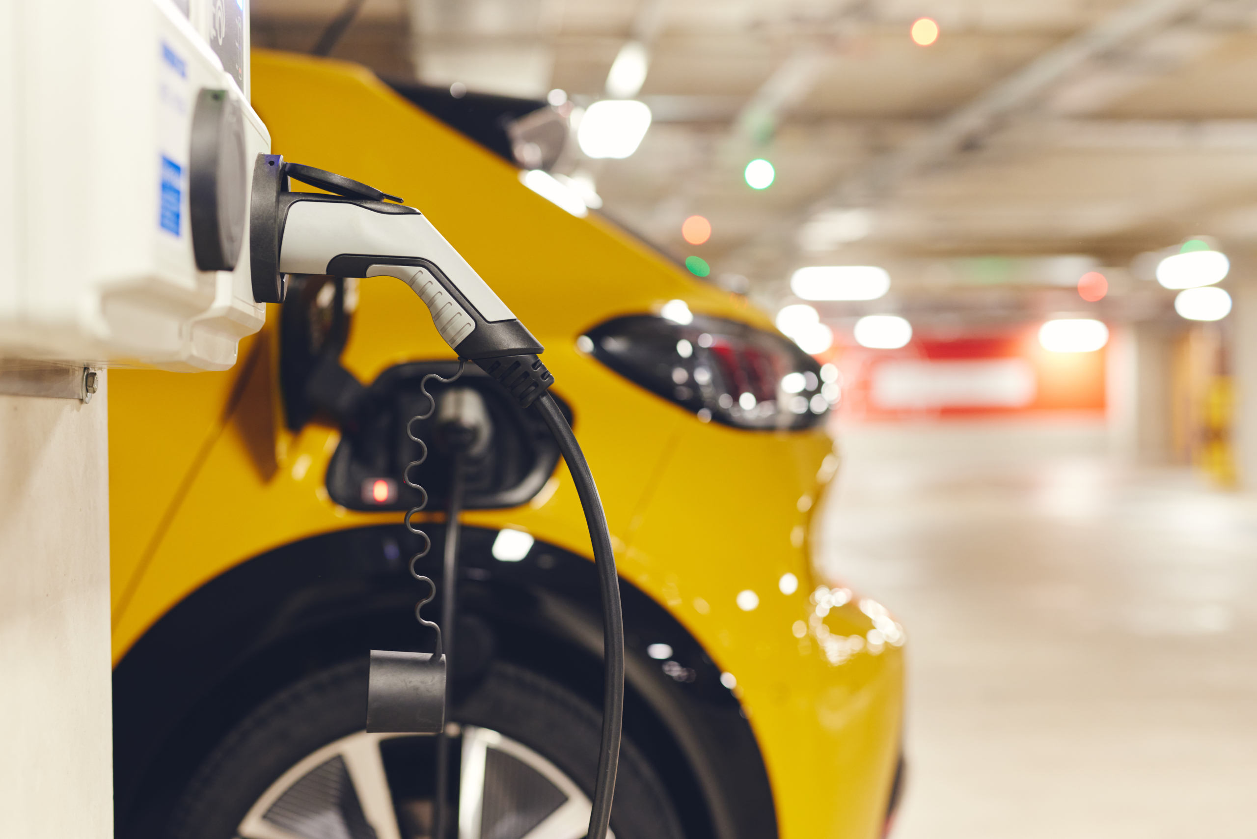 Carregamento de carros elétricos com apoio do Fundo Ambiental em 2023
