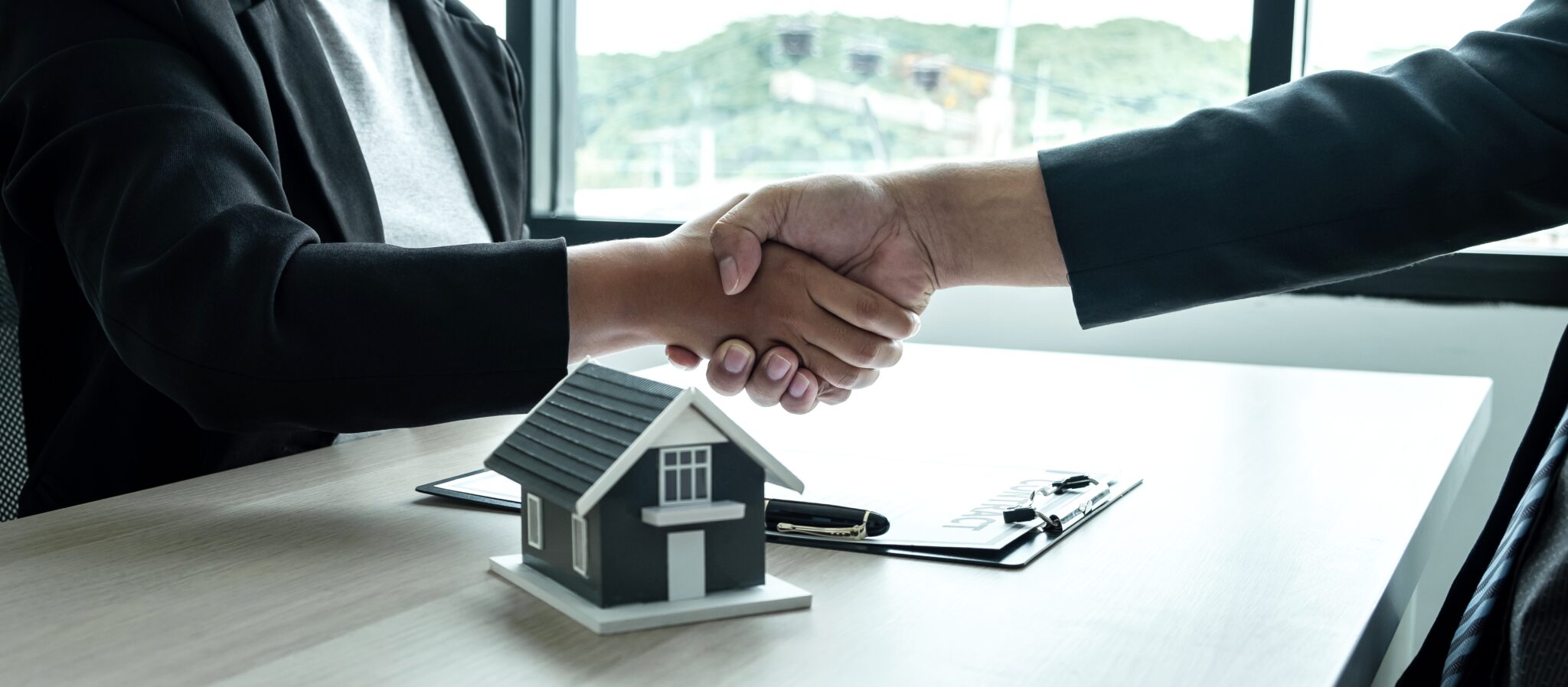 cliente a fechar contrato de crédito habitação