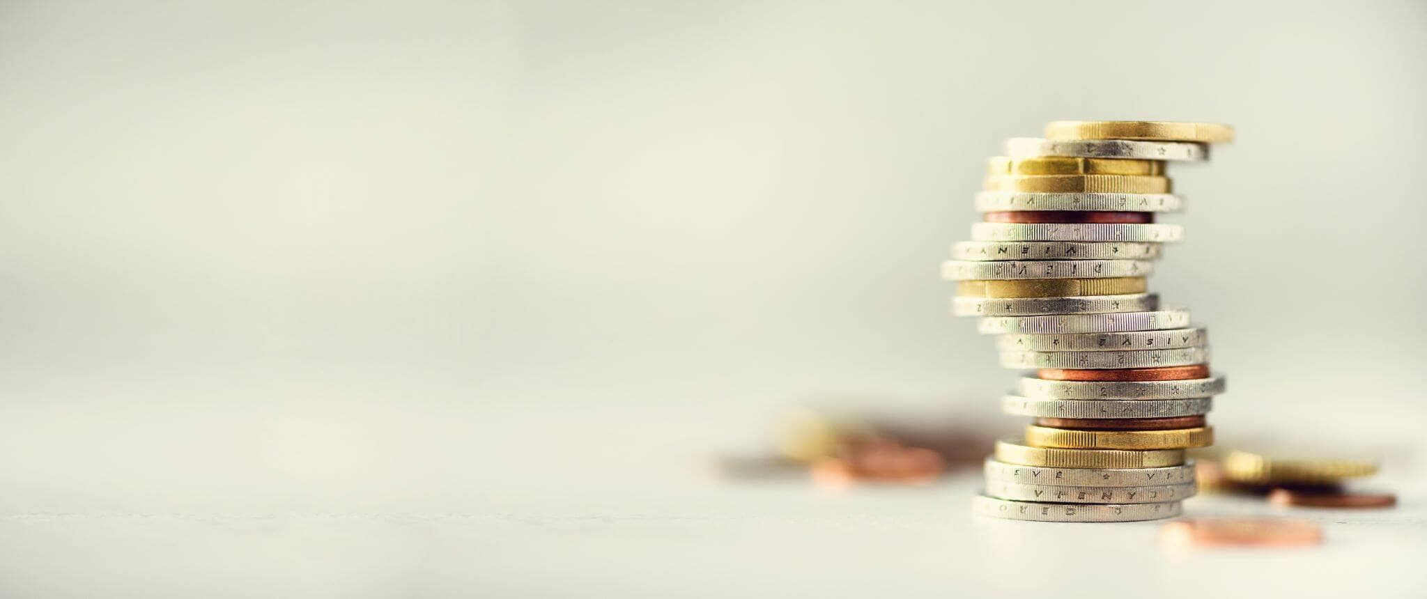 torre de moedas de euro a representar o Mínimo de existência IRS em 2023
