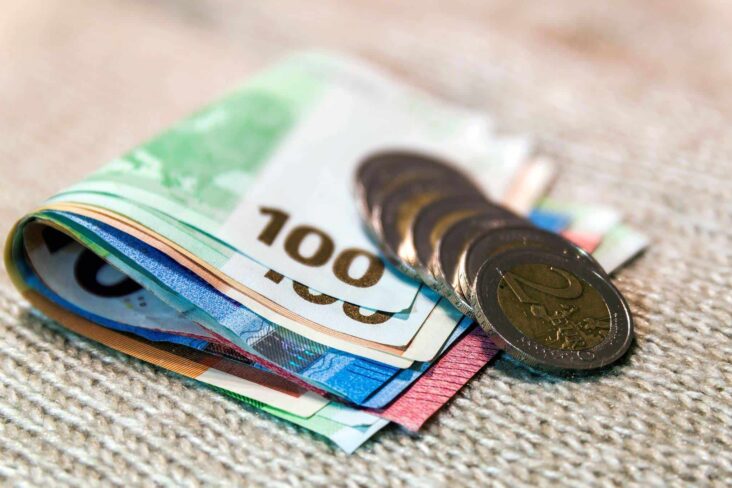notas e moedas de euro