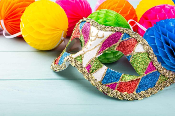 Máscara e decorações de Carnaval
