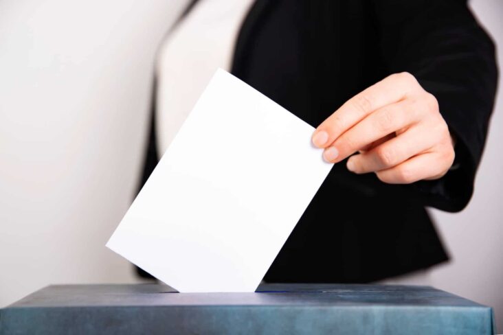 Mulher a votar