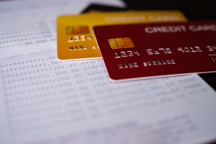 cartões e extrato de comissões bancárias