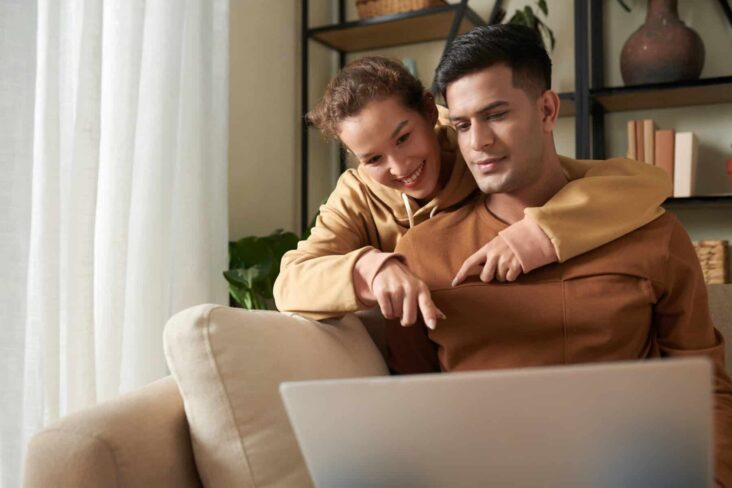 Casal jovem isenção