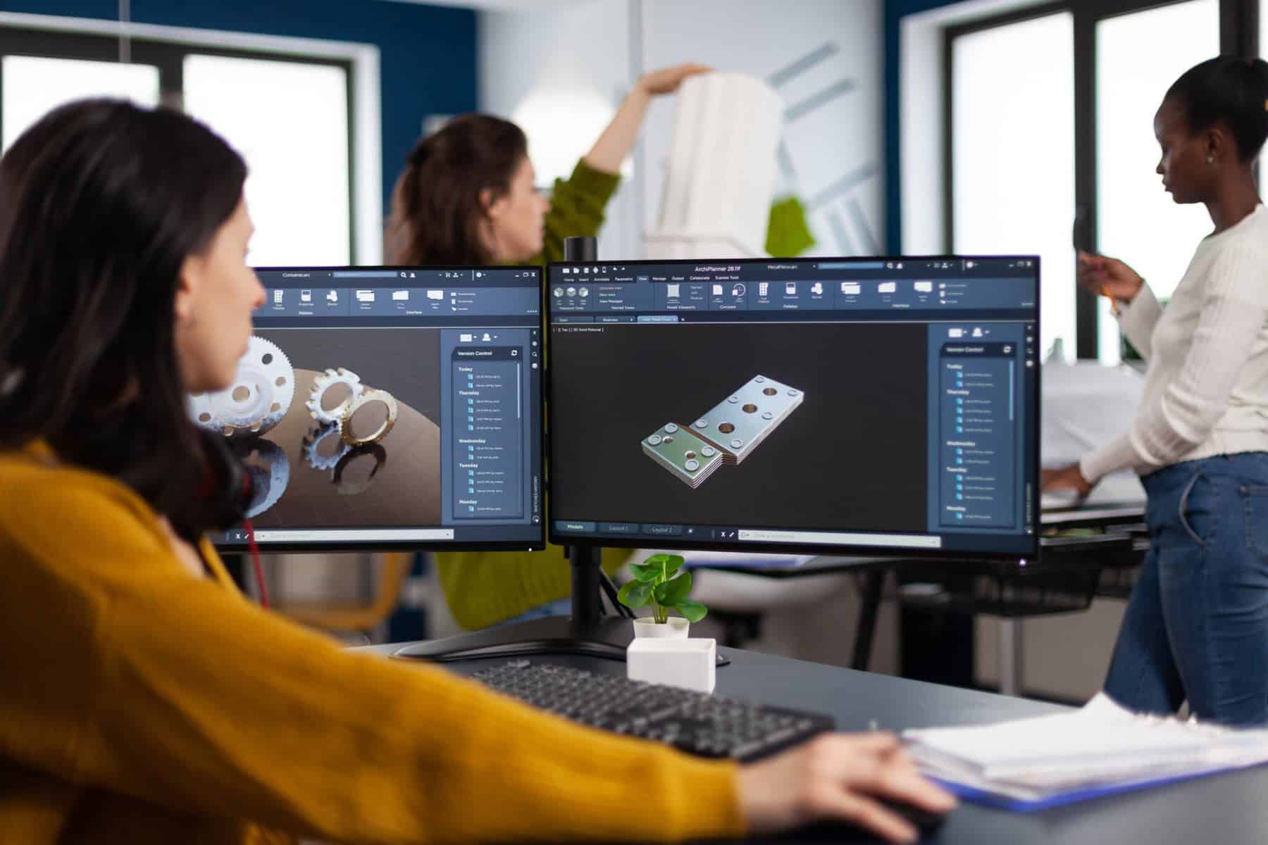 mulheres a trabalhar arduamente no seu local de trabalho mesmo, num computador e em outras funções, mesmo tendo a noção que as Mulheres ganham menos 13% que os homens