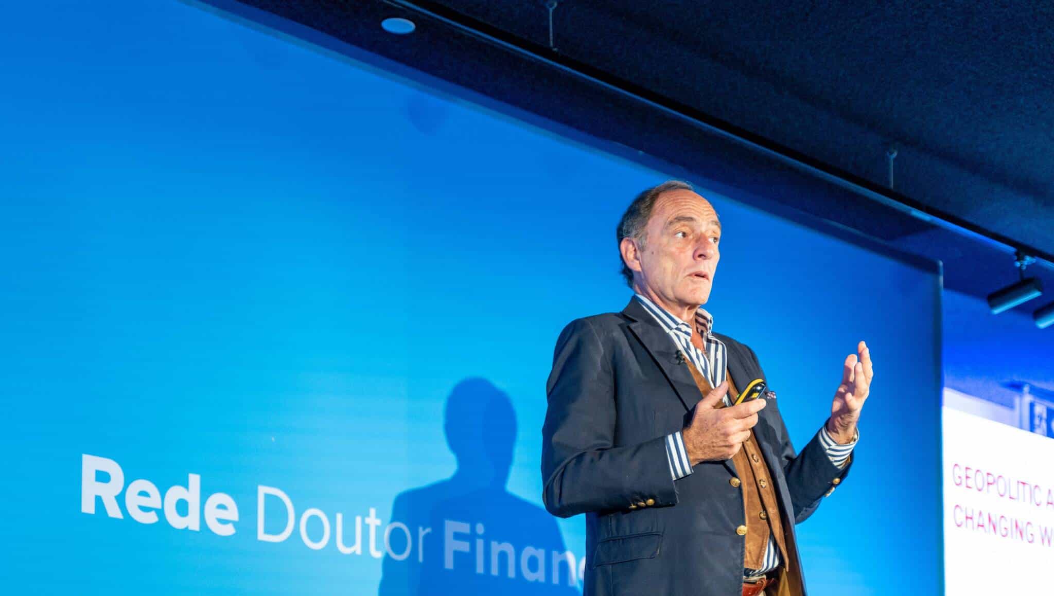 Paulo Portas, antigo vice-primeiro-ministro de Portugal a falar durante a Convenção da Rede Doutor Finanças