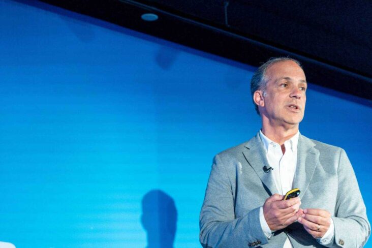 Rogério Canhoto falou sobre a inteligência artificial e o impacto que esta pode ter na produtividade e no emprego, durante a Convenção da Rede Doutor Finanças