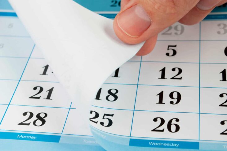 Folha do calendário a evocar alargamento do prazo de pagamento do IMI e IVA